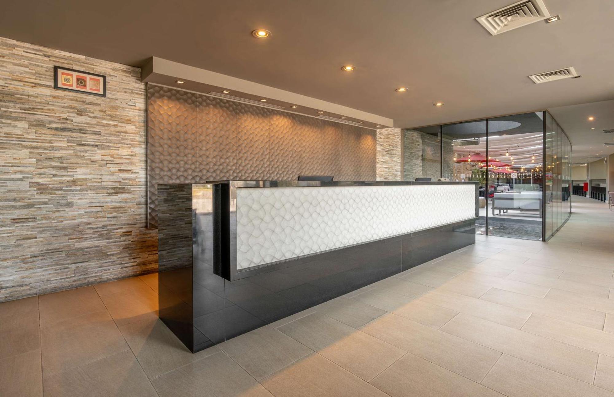 希尔顿花园伊基克酒店 外观 照片
